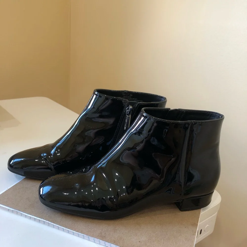 Karl Lagerfeld Glossy Black Patent Ankle Leather Boots Zipper Size 7